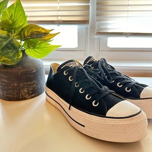 Black and white platform Converse